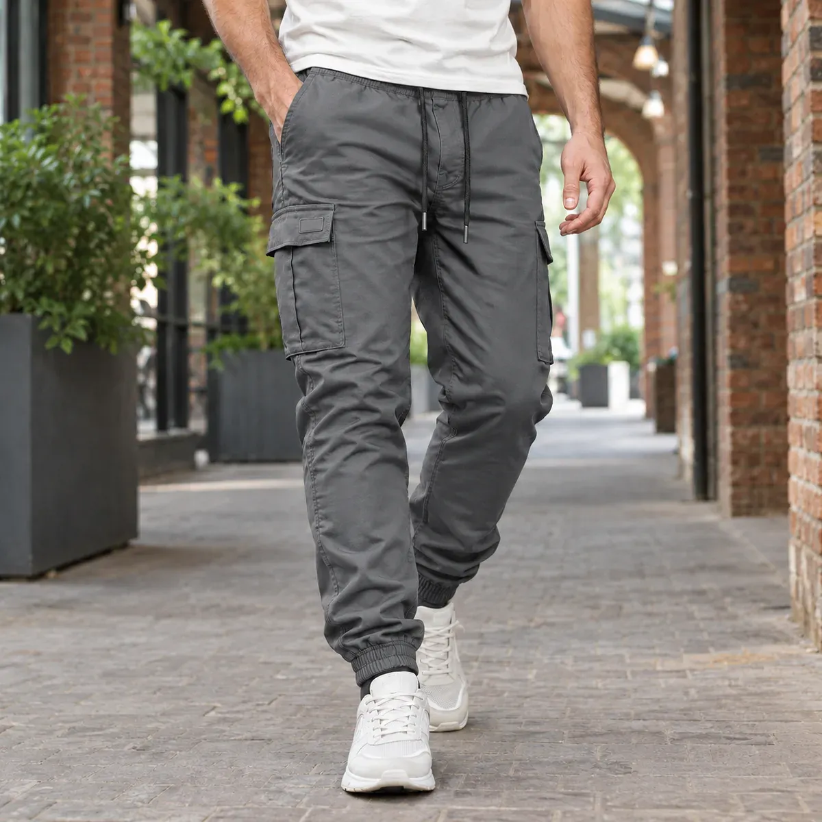 Maxim Tapered Cargo Pants in Gray