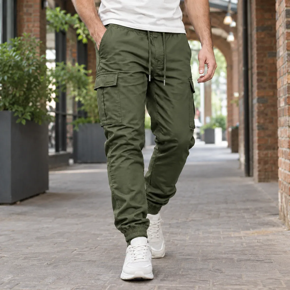 Maxim Tapered Cargo Pants in Army Green